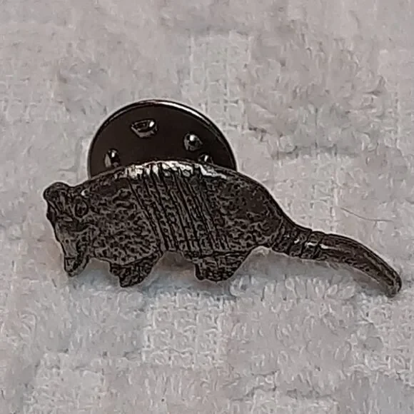 Vintage Figural Armadillo Animal metal lapel  tac pin Silver/Pewter-Tone (flat) - Picture 2 of 5